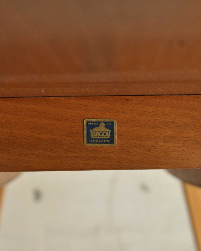 アーコールの家具 アンティーク家具 北欧スタイルの家具、アンティークのアーコール社のダイニングテーブル。アーコールのタグが残っています。(x-959-f)