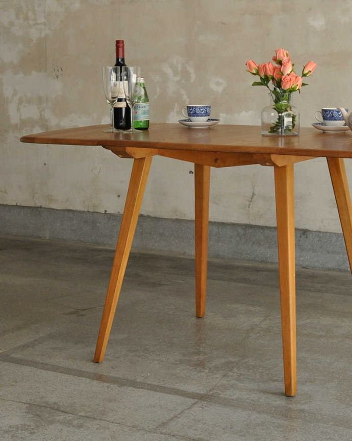 アーコールの家具　アンティーク家具　用途に合わせてサイズ展開可能、アーコール社のヴィンテージドロップリーフテーブル。クールな表情の中に見えるアーコールらしい優しさアーコールの家具って、角の落とし方が独特。(x-960-f)