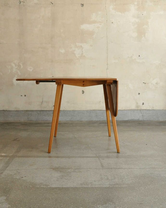 アーコールの家具　アンティーク家具　用途に合わせてサイズ展開可能、アーコール社のヴィンテージドロップリーフテーブル。片方だけ開いても･･･リーフは片方ずつ広がるので、3WAYで使えます。(x-960-f)