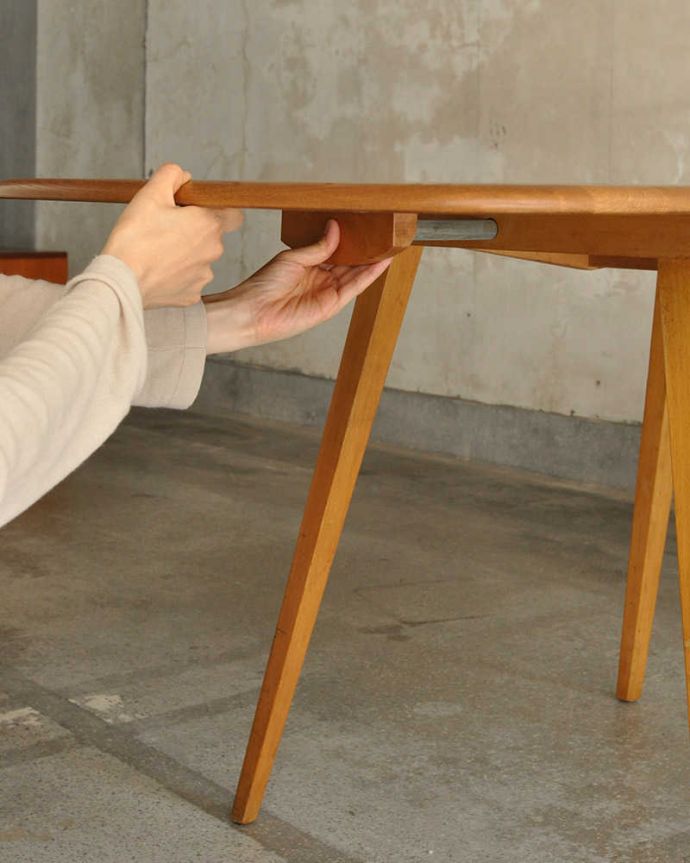 アーコールの家具　アンティーク家具　用途に合わせてサイズ展開可能、アーコール社のヴィンテージドロップリーフテーブル。あっという間にサイズが変えれます。(x-960-f)