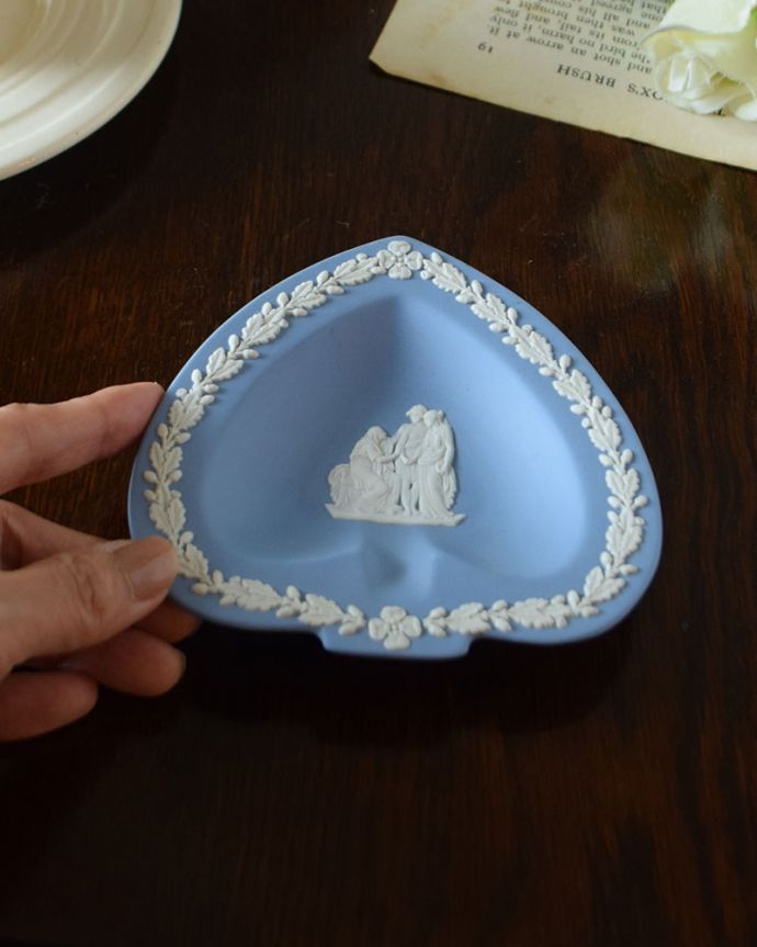アンティーク 陶磁器の雑貨 アンティーク雑貨 ウェッジウッド 宝石のような美しさを追求した焼き物なんとも言えない滑らかな手触りが、ジャスパーウエアの特長。(x-963-z)