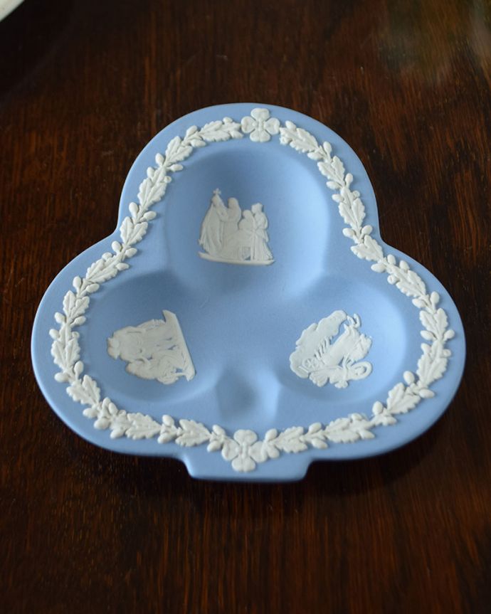 アンティーク 陶磁器の雑貨　アンティーク雑貨　ウェッジウッド　上から見るとこんな感じですアンティークのため、多少の欠け・傷がある場合がありますが、使用上問題はありませんので、ご了承下さい。(x-967-z)