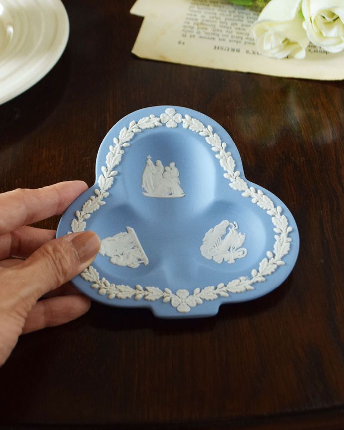 アンティーク 陶磁器の雑貨　アンティーク雑貨　ウェッジウッド　宝石のような美しさを追求した焼き物なんとも言えない滑らかな手触りが、ジャスパーウエアの特長。(x-967-z)