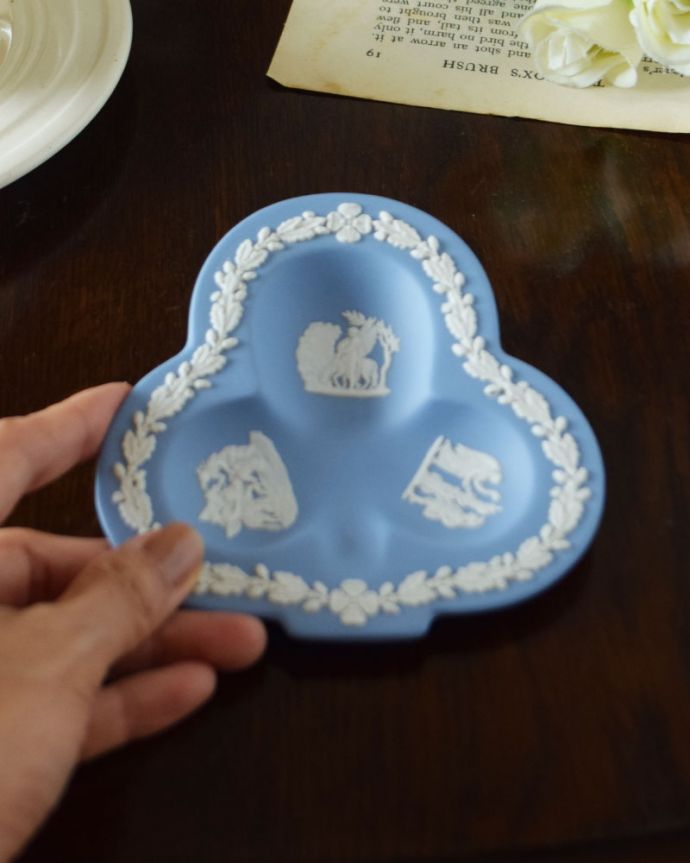 アンティーク 陶磁器の雑貨　アンティーク雑貨　ウェッジウッド　宝石のような美しさを追求した焼き物なんとも言えない滑らかな手触りが、ジャスパーウエアの特長。(x-969-z)