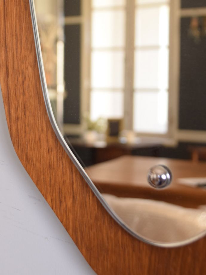 アンティーク ミラー(鏡) アンティーク雑貨 ダニッシュ(Danish) ミラー アンティークらしい独特のデザイン華やかなデザインのアンティークのミラーは、覗き込む度に女性だったら誰もがワクワクしちゃう美しいデザインが一番の魅力です。(x-971-z)