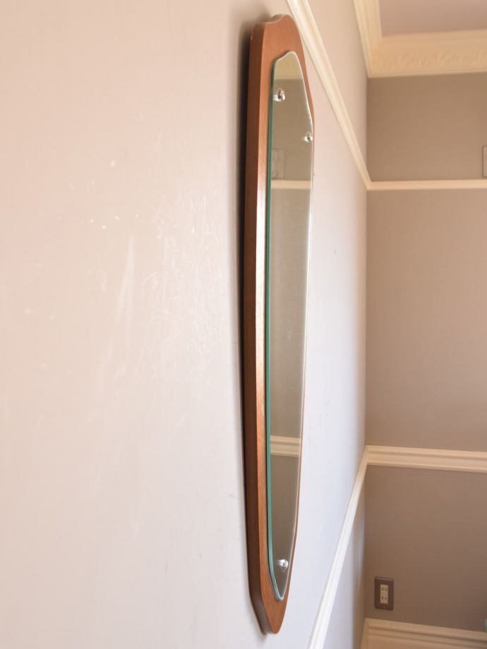 アンティーク ミラー(鏡) アンティーク雑貨 ダニッシュ(Danish) ミラー 横から見ると…アンティークなので多少のキズ・汚れがある場合がありますがキレイなものを買い付けてきたのでご了承下さい。(x-971-z)