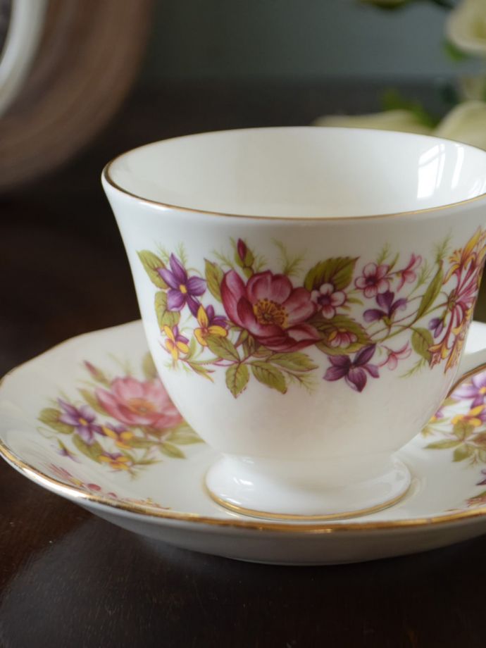 Colcloughのアンティークカップ&ソーサー