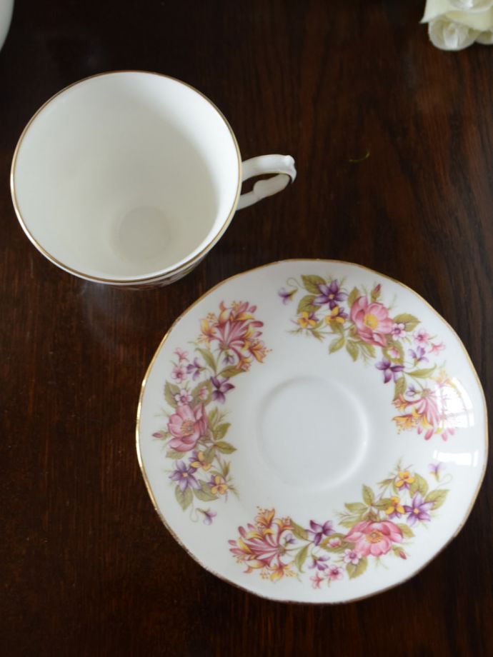 英国アンティークのおしゃれな食器