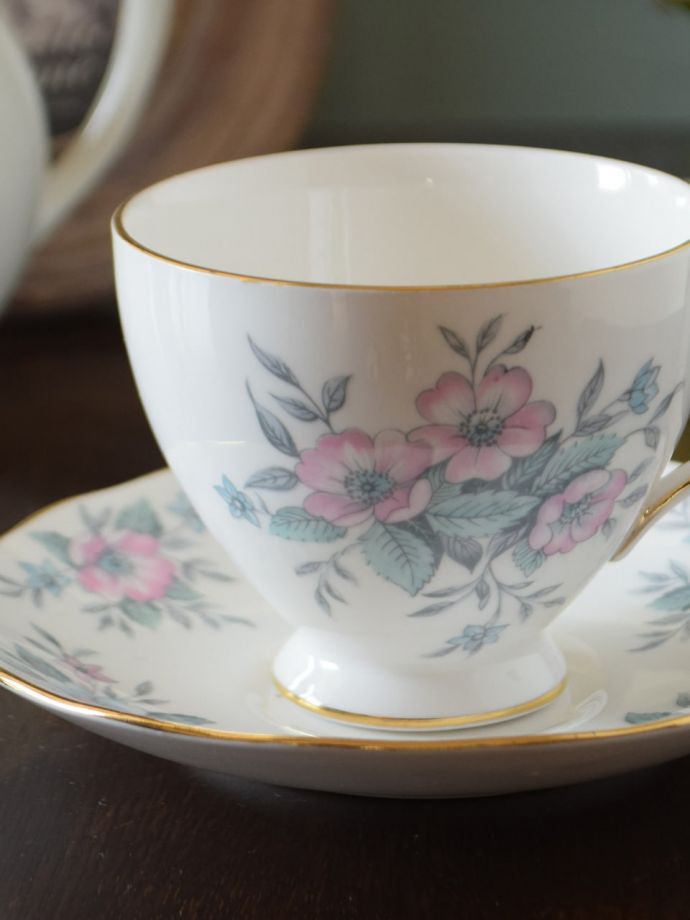 Colcloughのアンティークカップ＆ソーサー