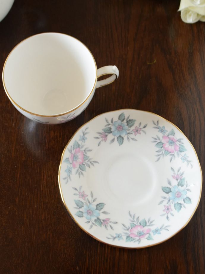 英国アンティークのおしゃれな食器