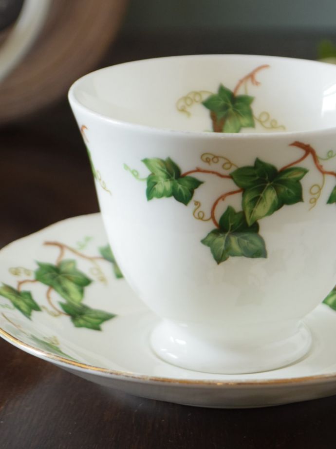 Colcloughのアンティークカップ＆ソーサー