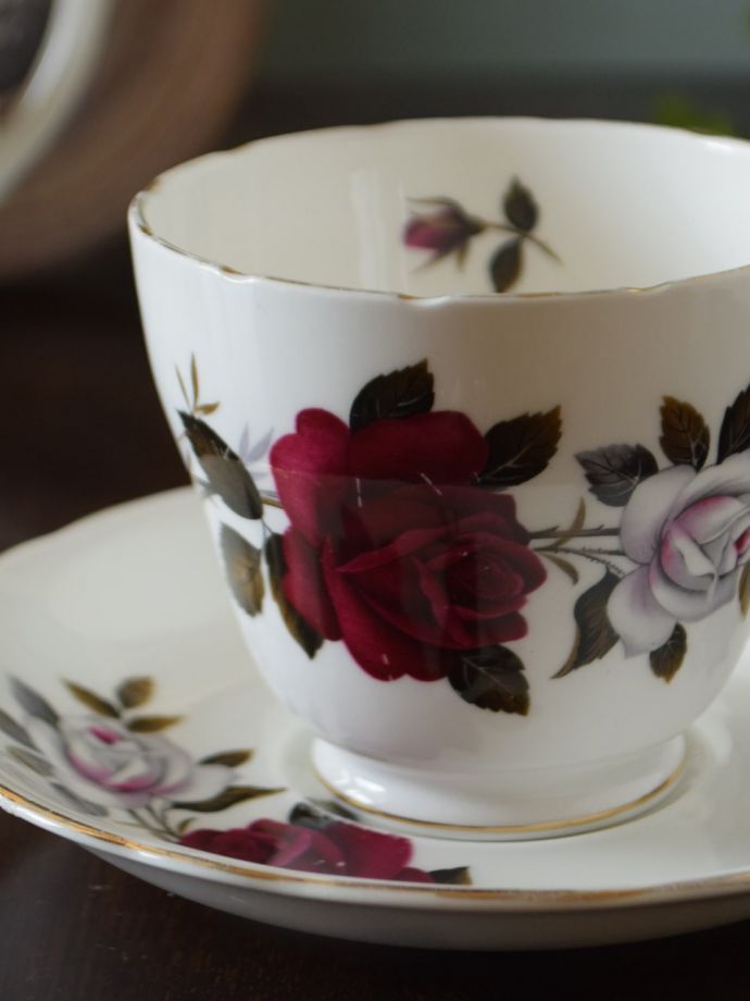 Colcloughのアンティークカップ＆ソーサー