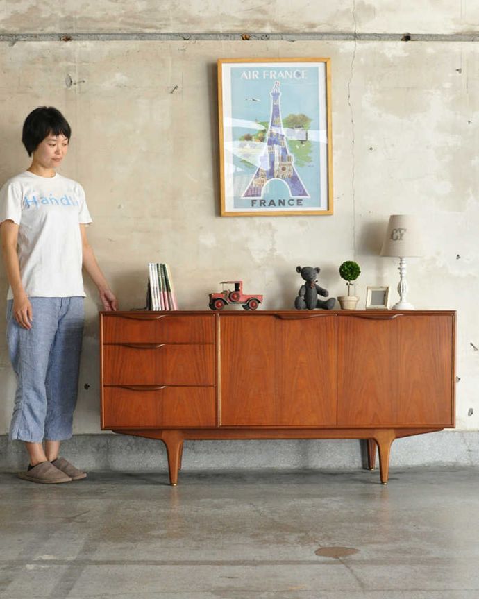 チーク材を使ったヴィンテージ家具、北欧のスタイリッシュなサイド