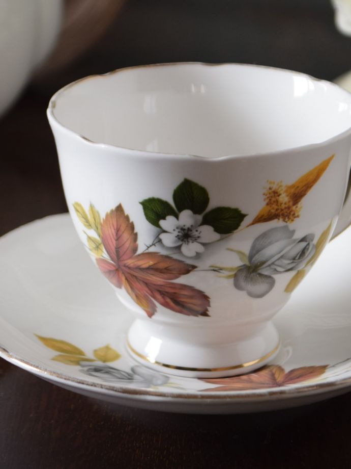 アンティークのカップ＆ソーサー