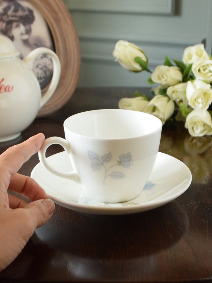 ウェッジウッド(Wedgwood)の陶磁器、アイスローズのアンティークカップ