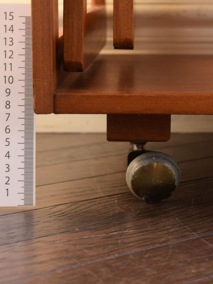 ビンテージテーブルの脚