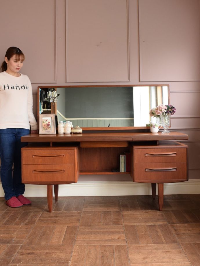 G-PLANのおしゃれなドレッサー
