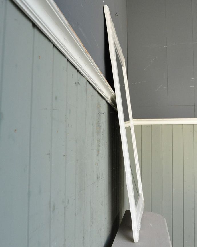 ウォールミラーの側面