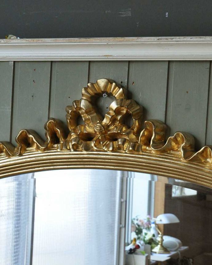 ミラー・時計　インテリア雑貨　アンティーク調のオーバル形ミラー（ゴールド/壁掛けタイプ）。リボンのデザインが可愛いです。(y-016-z)