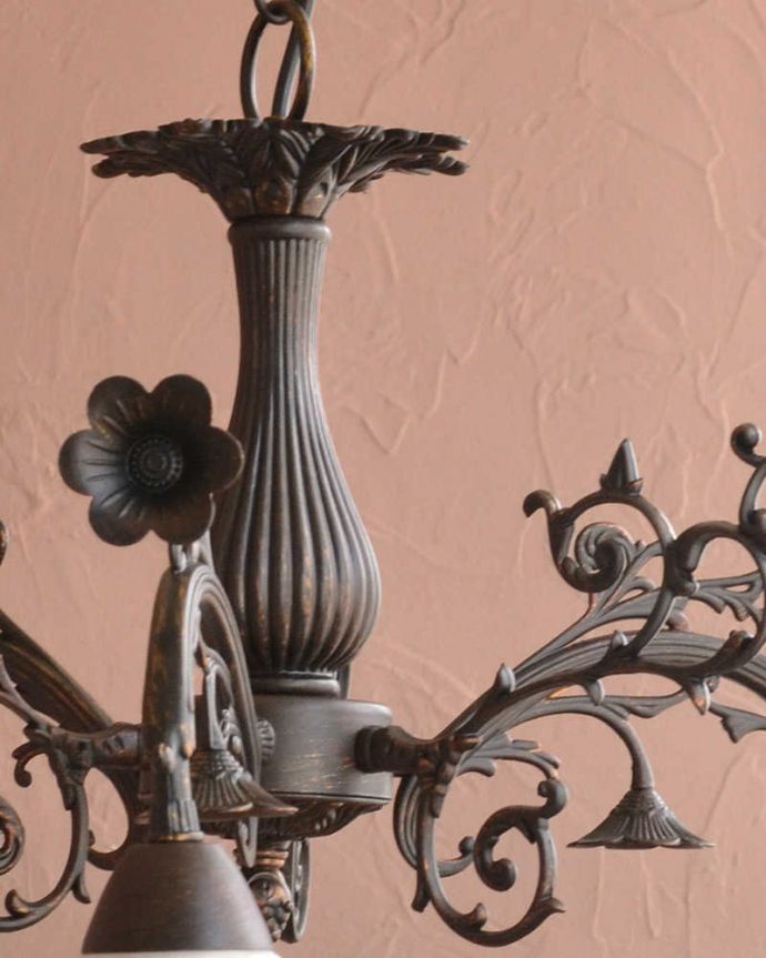 シャンデリア　照明・ライティング　アンティーク風のシェード付きシャンデリア(3灯)（Ｅ17電球付）。。(cr-522)