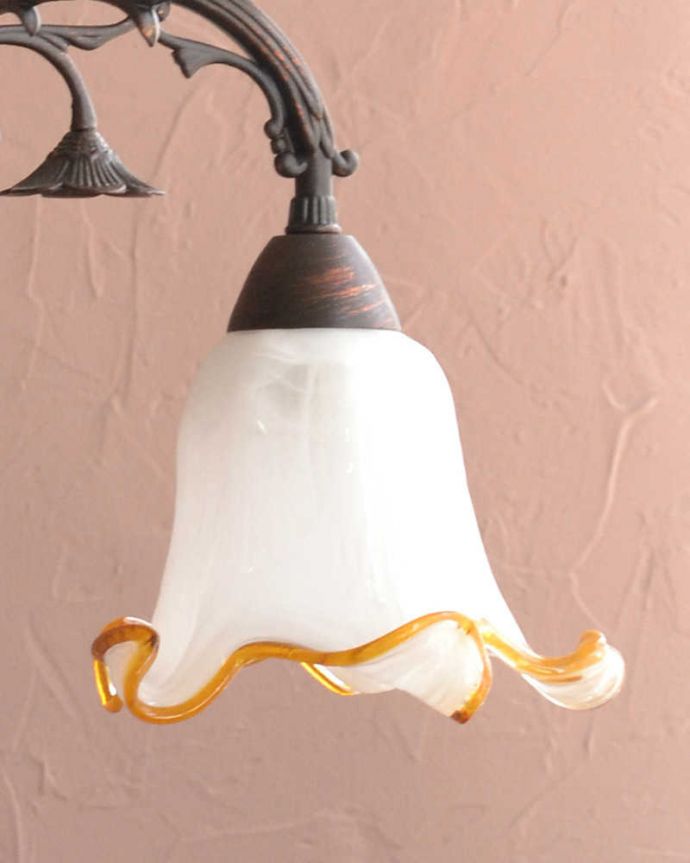 シャンデリア　照明・ライティング　アンティーク風のシェード付きシャンデリア(3灯)（Ｅ17電球付）。。(cr-522)