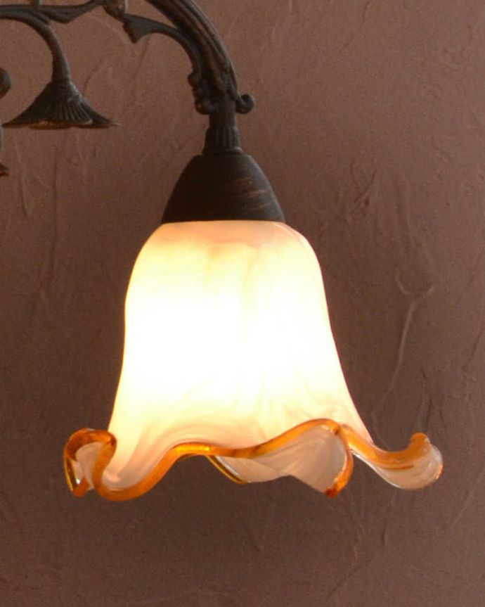 シャンデリア　照明・ライティング　アンティーク風のシェード付きシャンデリア(3灯)（Ｅ17電球付）。。(cr-522)