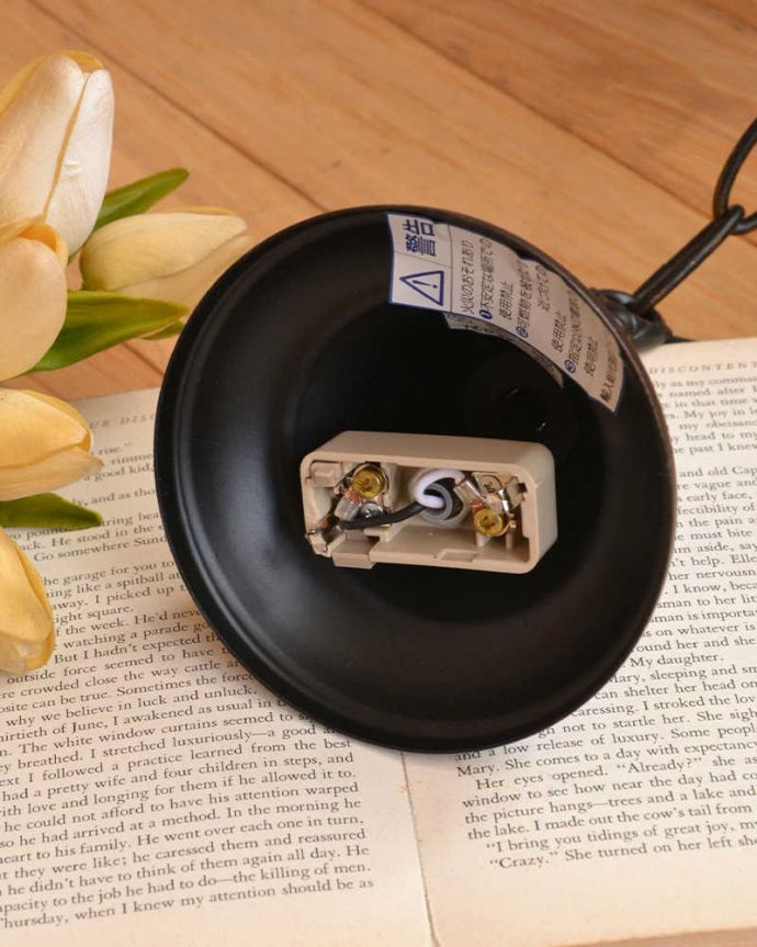 シャンデリア　照明・ライティング　アンティーク風のシェード付きシャンデリア(3灯)（Ｅ17電球付）。引っ掛けタイプです自分でも取り付け出来る引っ掛けシーリング仕様で加工してあります。(cr-522)