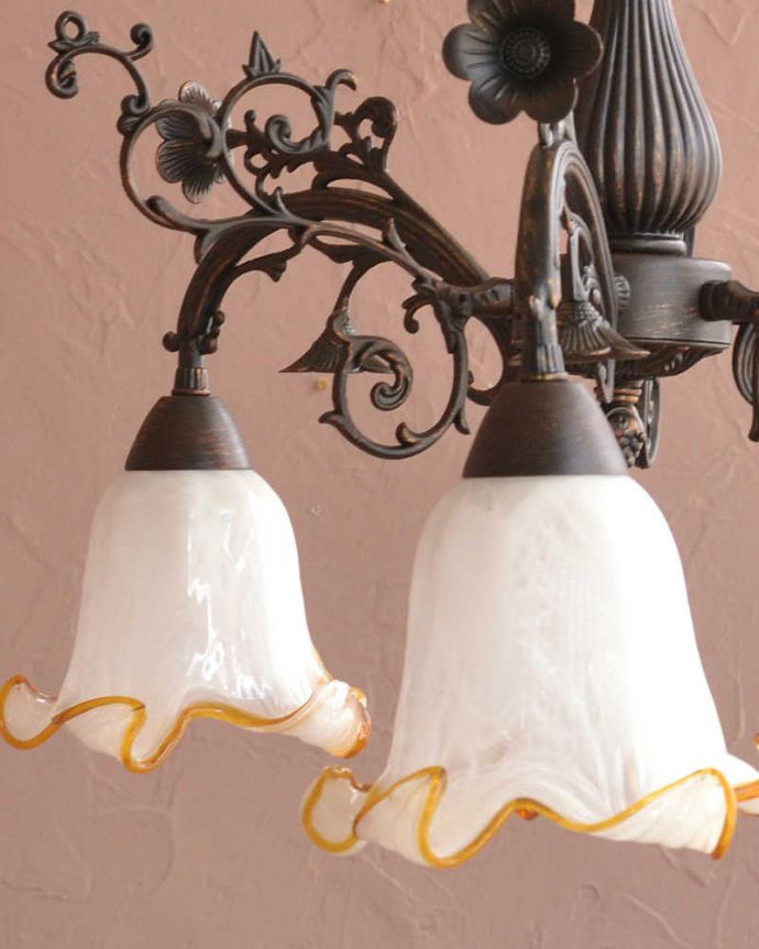 シャンデリア　照明・ライティング　アンティーク風のシェード付きシャンデリア(3灯)（Ｅ17電球付）。。(cr-522)