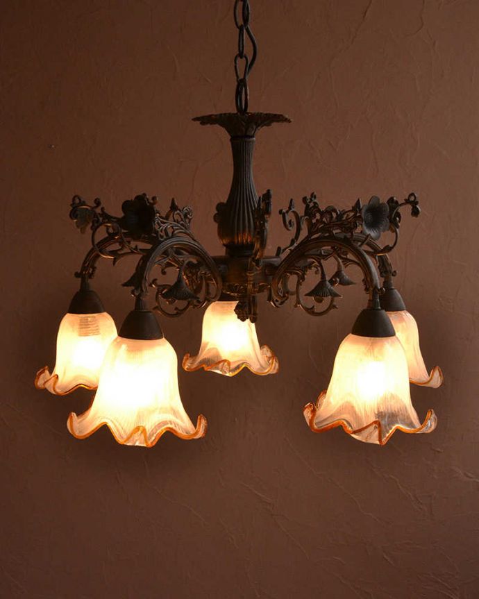 シャンデリア 照明・ライティング アンティーク風のシェード付きシャンデリア(5灯)(E17電球付)。。(cr-505)