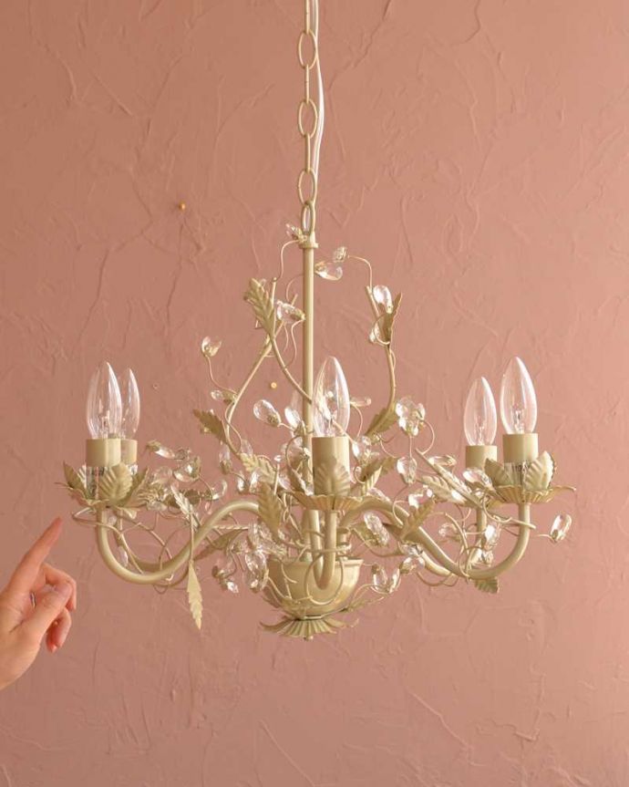 シャンデリア　照明・ライティング　気軽に使えるアンティーク風のシャンデリア(6灯)（Ｅ12電球付） 。。(cr-526)