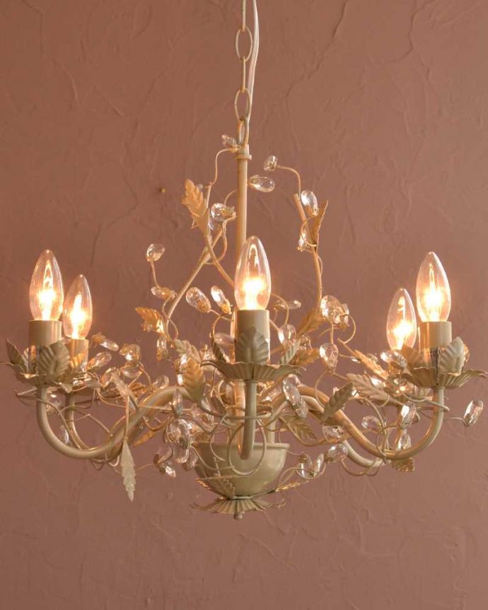 シャンデリア　照明・ライティング　気軽に使えるアンティーク風のシャンデリア(6灯)（Ｅ12電球付） 。。(cr-526)