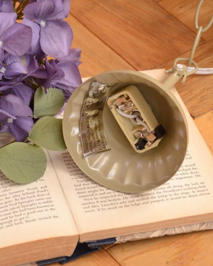 シャンデリア　照明・ライティング　気軽に使えるアンティーク風のシャンデリア(6灯)（Ｅ12電球付） 。。(cr-526)