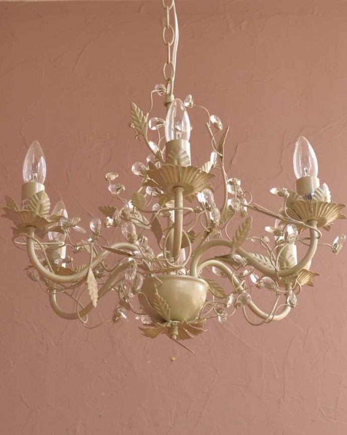 シャンデリア　照明・ライティング　気軽に使えるアンティーク風のシャンデリア(6灯)（Ｅ12電球付） 。。(cr-526)