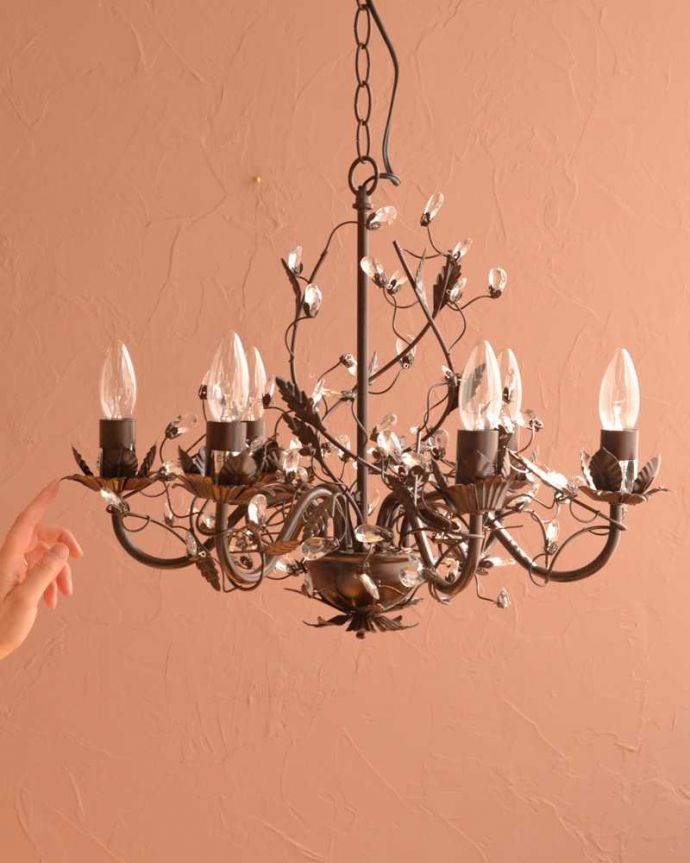 シャンデリア　照明・ライティング　気軽に使えるアンティーク風のシャンデリア(6灯)（Ｅ12電球付） 。。(cr-525)