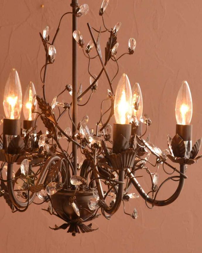 シャンデリア　照明・ライティング　気軽に使えるアンティーク風のシャンデリア(6灯)（Ｅ12電球付） 。。(cr-525)