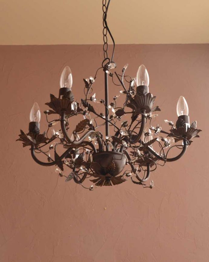 シャンデリア　照明・ライティング　気軽に使えるアンティーク風のシャンデリア(6灯)（Ｅ12電球付） 。。(cr-525)