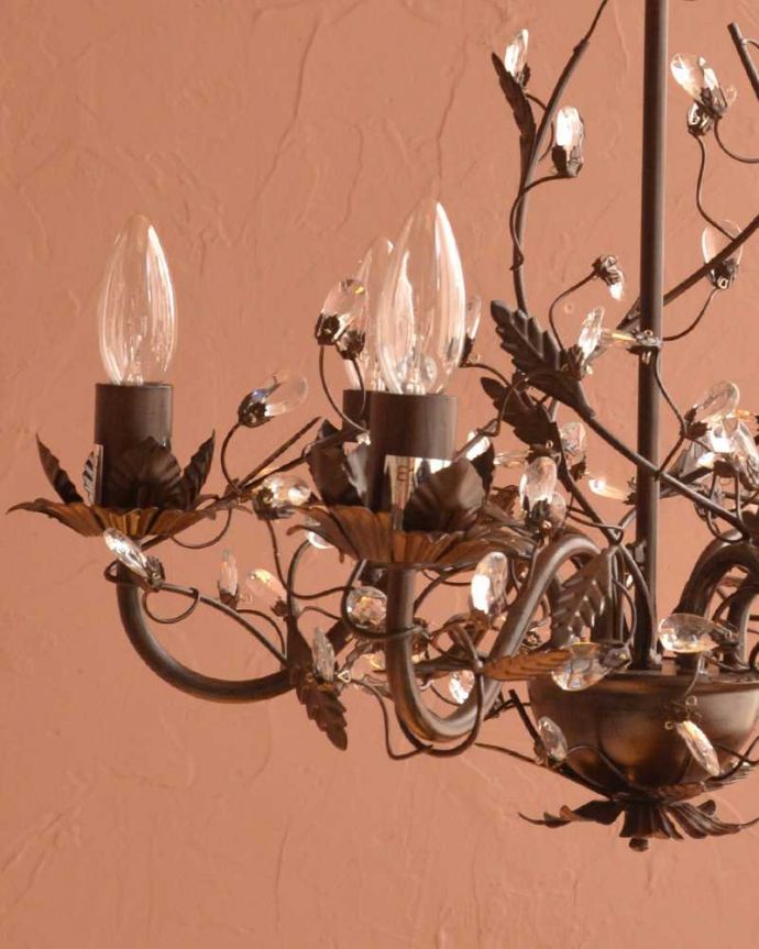 シャンデリア　照明・ライティング　気軽に使えるアンティーク風のシャンデリア(6灯)（Ｅ12電球付） 。。(cr-525)