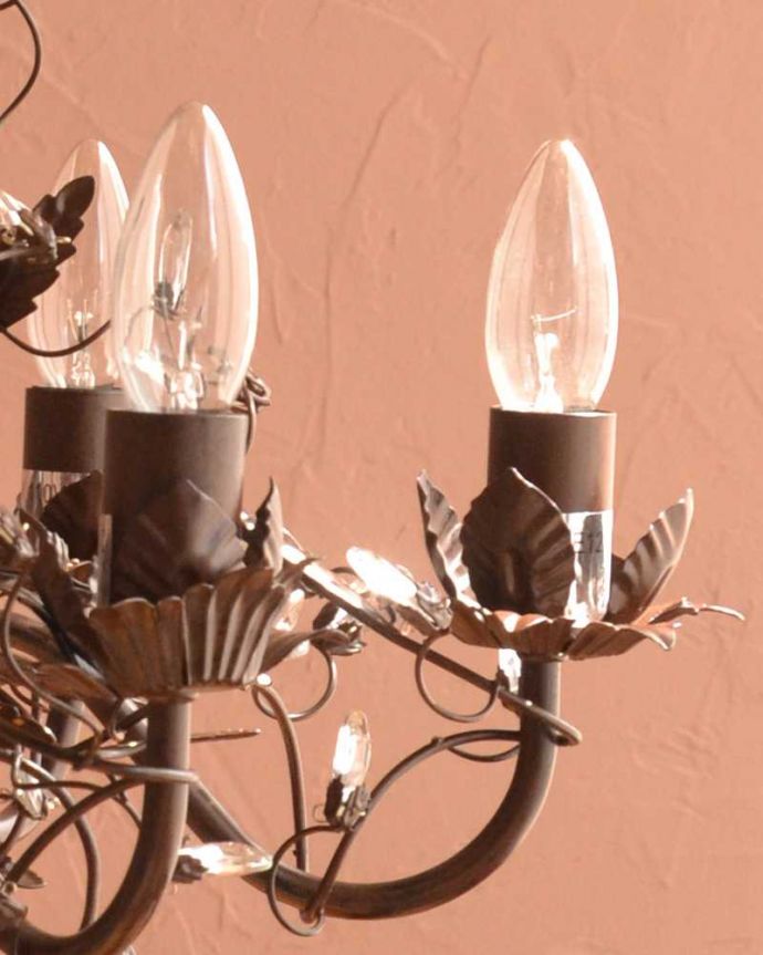 シャンデリア　照明・ライティング　気軽に使えるアンティーク風のシャンデリア(6灯)（Ｅ12電球付） 。。(cr-525)