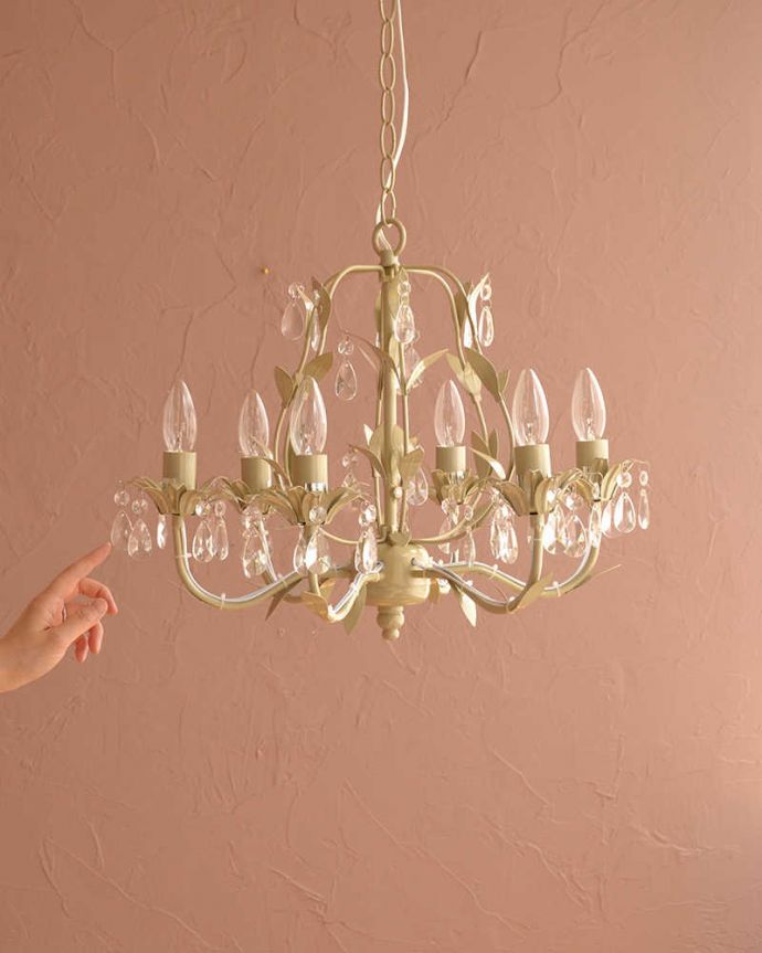 シャンデリア　照明・ライティング　手軽に使えるアクリルガラスがキレイなアンティーク風シャンデリア(6灯)（Ｅ12電球付） 。。(cr-500)