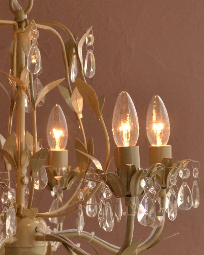 シャンデリア　照明・ライティング　手軽に使えるアクリルガラスがキレイなアンティーク風シャンデリア(6灯)（Ｅ12電球付） 。。(cr-500)