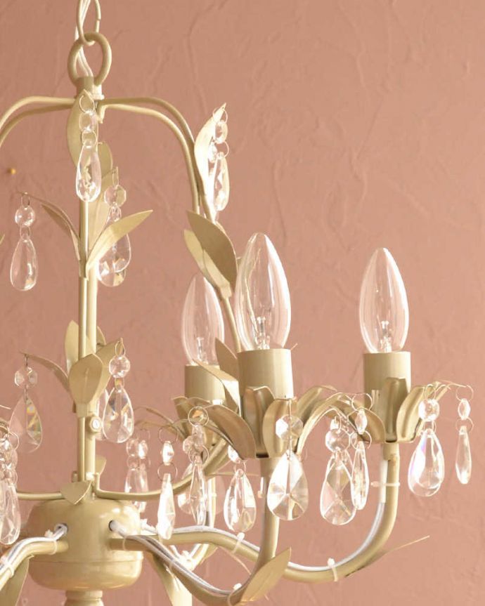 シャンデリア　照明・ライティング　手軽に使えるアクリルガラスがキレイなアンティーク風シャンデリア(6灯)（Ｅ12電球付） 。。(cr-500)