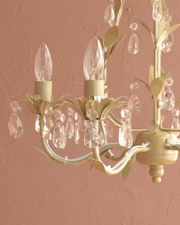 シャンデリア　照明・ライティング　手軽に使えるアクリルガラスがキレイなアンティーク風シャンデリア(6灯)（Ｅ12電球付） 。。(cr-500)