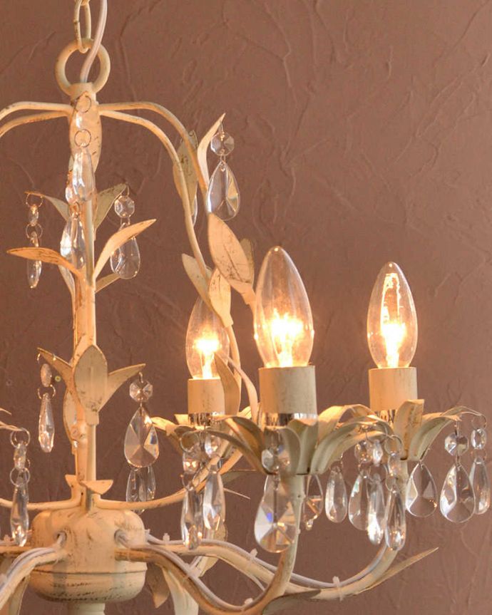 シャンデリア　照明・ライティング　手軽に使えるアクリルガラスがキレイなアンティーク風シャンデリア(6灯)（Ｅ12電球付）。。(cr-501)