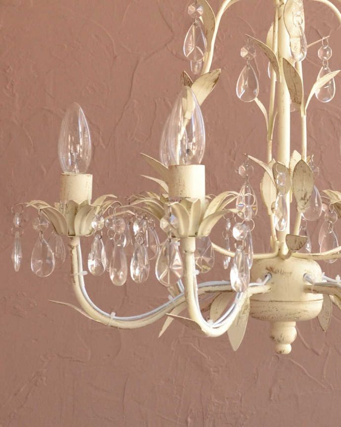 シャンデリア　照明・ライティング　手軽に使えるアクリルガラスがキレイなアンティーク風シャンデリア(6灯)（Ｅ12電球付）。。(cr-501)