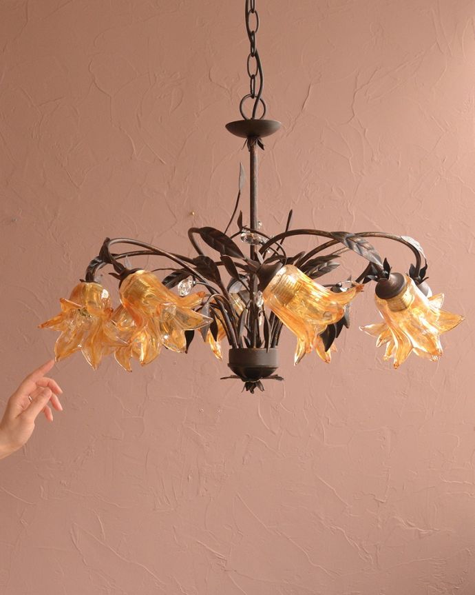 シャンデリア 照明・ライティング アンティーク風のシェード付きシャンデリア(8灯)(E17電球付)。。(cr-502)