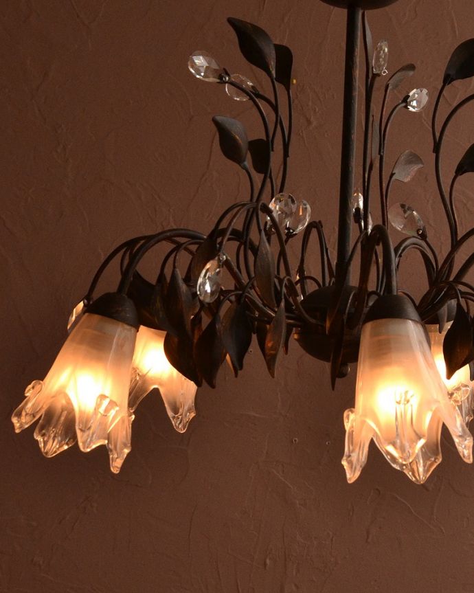 シャンデリアの優しい灯り