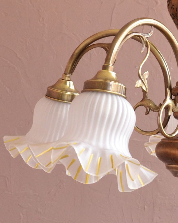 お花の形のガラスのシェード