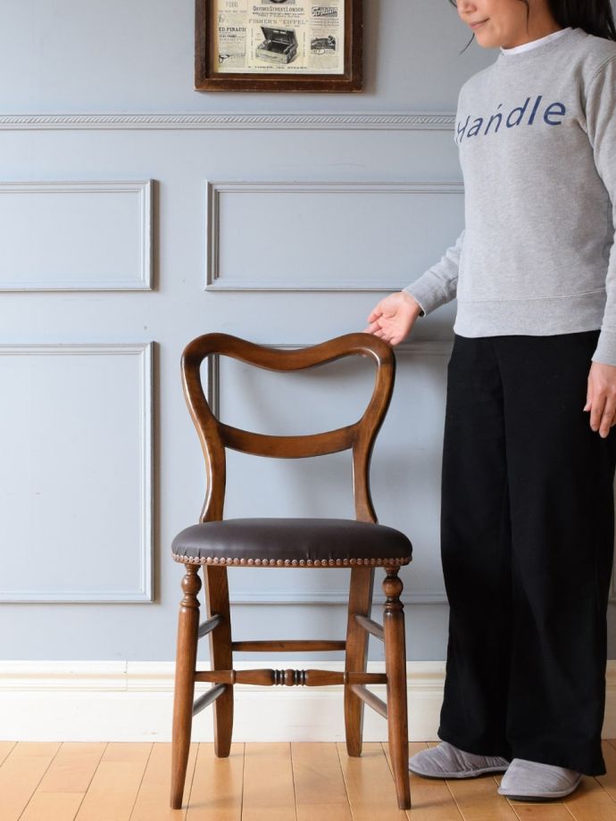 アンティーク調のチェア