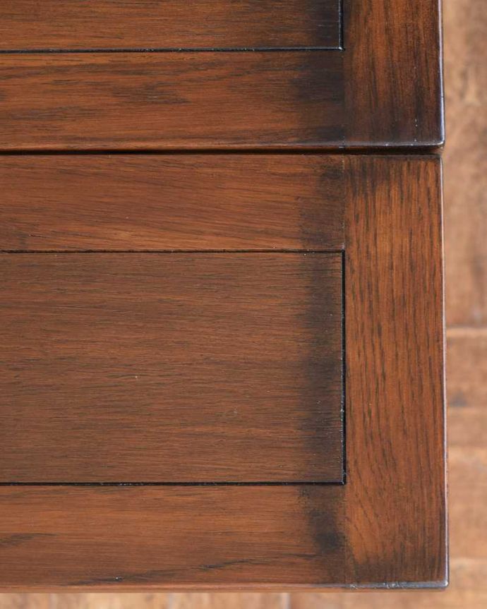 アンティーク風テーブルの木目