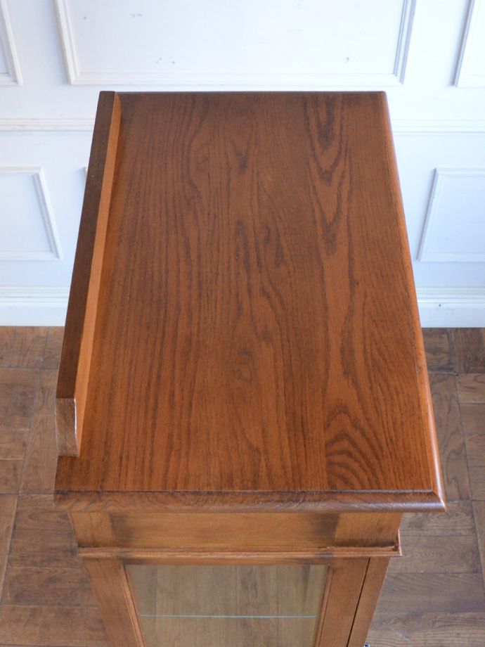 アンティーク風のおしゃれな家具、 ガラスキャビネットのショーケース